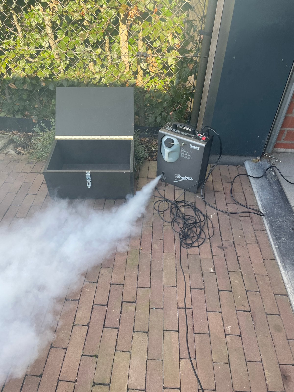 Antari rookmachine + kist en extra rookvloeistof, Ophalen, Gebruikt, Rookmachine