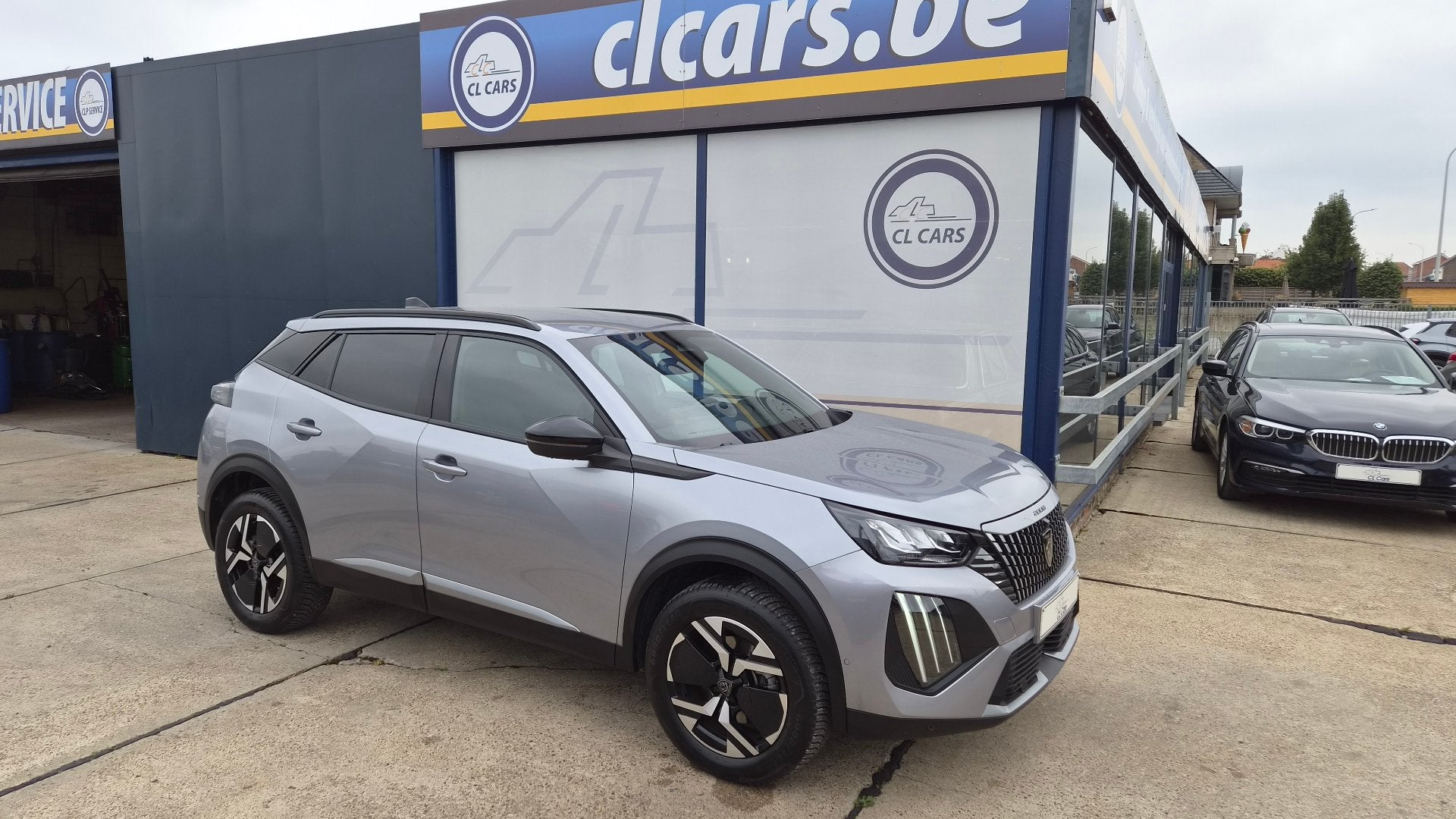 Peugeot 2008 Hybrid Allure e-DSC6/Navi/Cam/Cc/Bt/ (bj 2025), Gebruikt, 110 g/km, 136 pk, Leder en Stof
