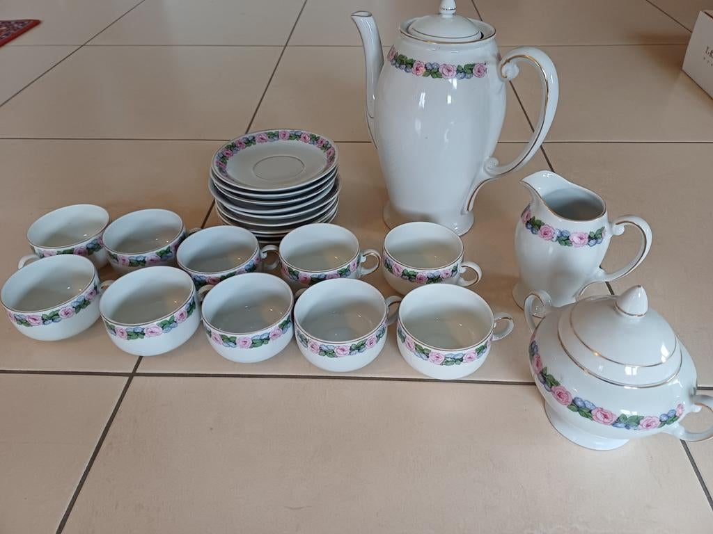 Koffie servies met 10 kopjes, melk kan, suikerpot en koffiek, Ophalen of Verzenden