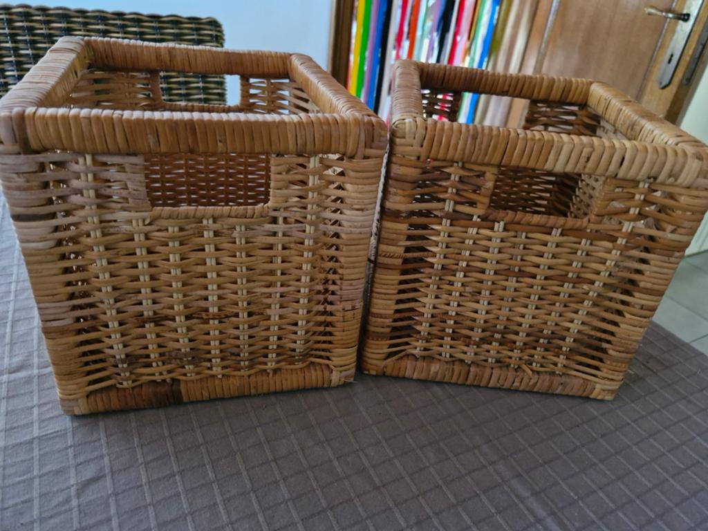Mand in riet ( 2 voor 10 euro ), Huis en Inrichting, Ophalen, Riet, Mand