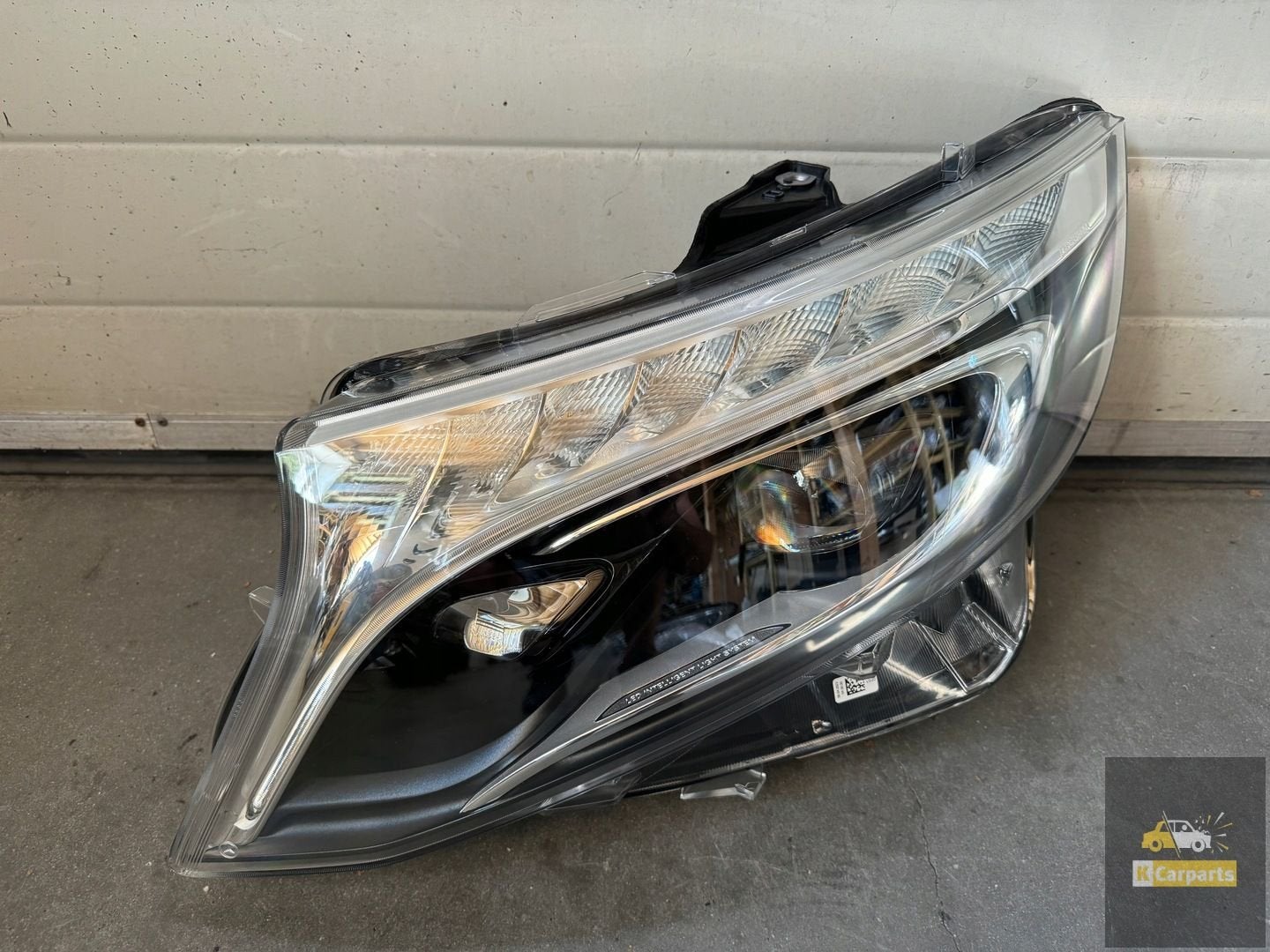 Mercedes W447 Vito Lift Volledig Ledlamp Mooi links, Gebruikt, Mercedes-Benz AG, Mercedes-Benz, Mercedesstrasse 120
70372  Stuttgart, DE