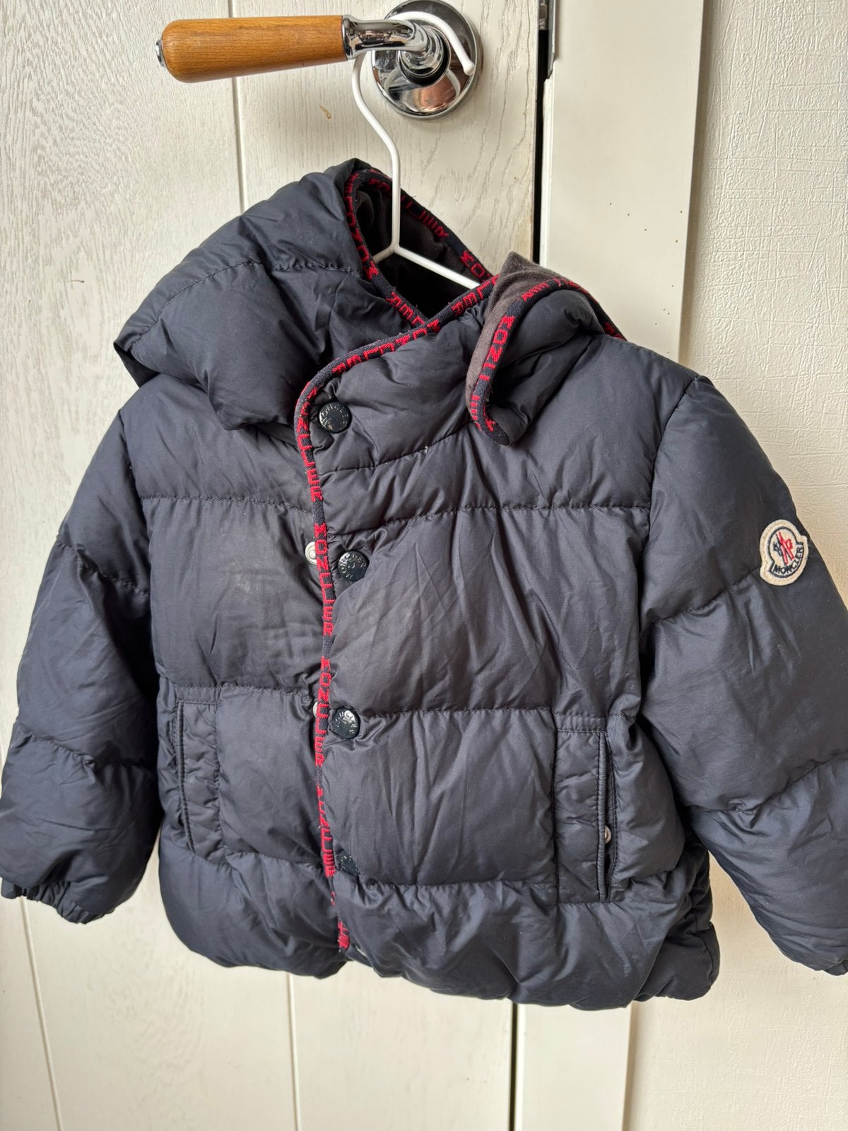 Moncler donkerblauw jasje met kapje maat 9/12 maanden, Kinderen en Baby's, Babykleding | Maat 74, Ophalen of Verzenden, Zo goed als nieuw