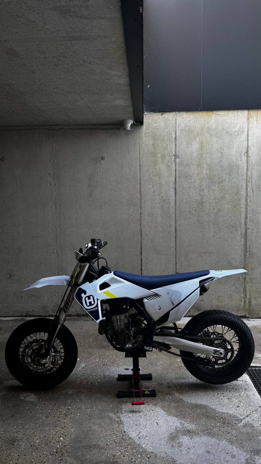 Husqvarna Supermoto FS 450 cc à partir de 2022, Motos, Motos | Husqvarna, Plus de 35 kW, Particulier, Manuelle, SuperMoto