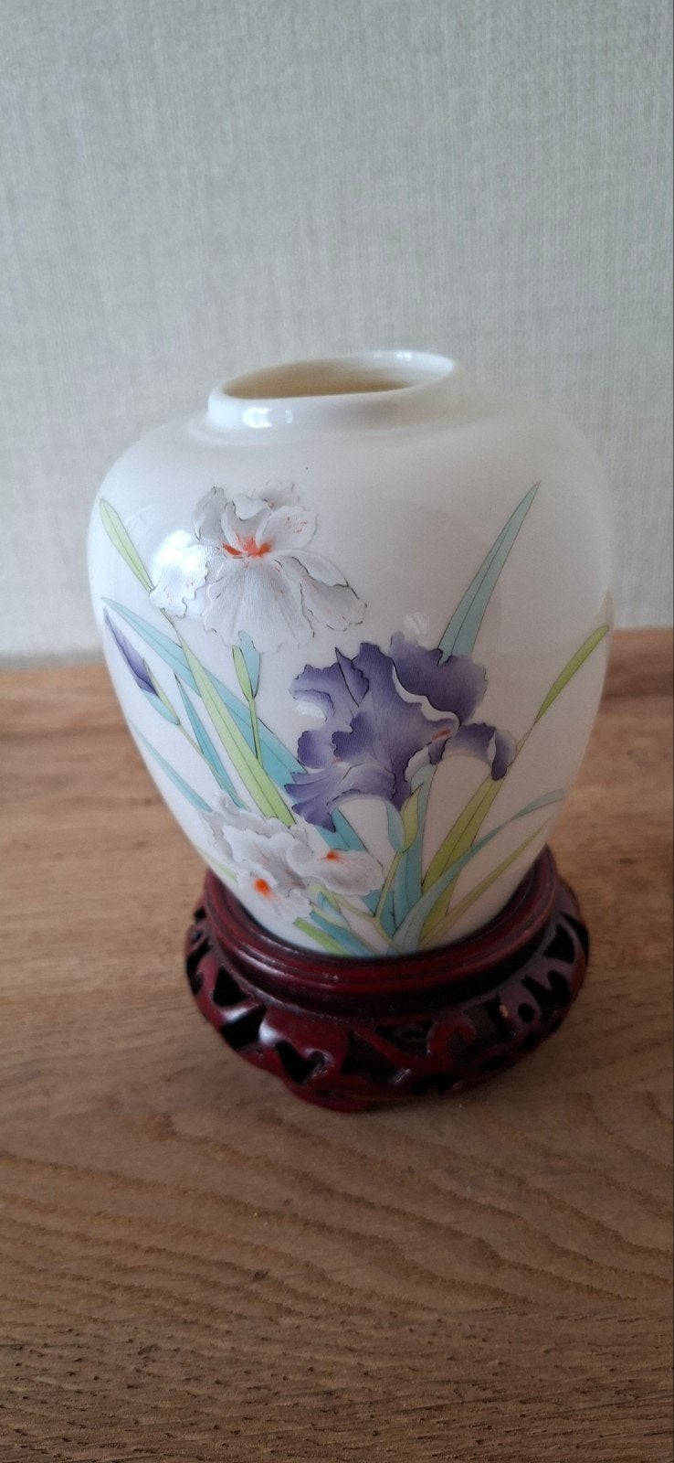 Vintage porseleinen vaasje  uit Japan met sokkel., Antiek en Kunst, Ophalen