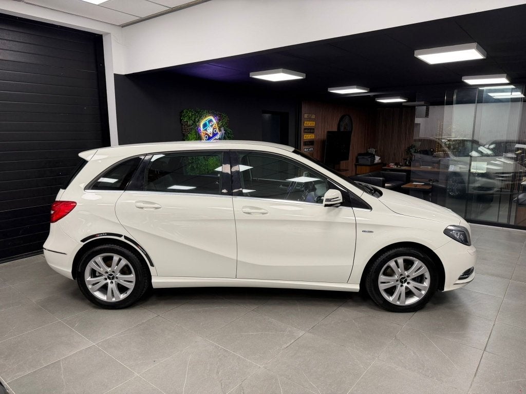 MERCEDES B180 2012 BENZINE TOP STAAT, Autos, Mercedes-Benz, Euro 5, Entreprise, Boîte manuelle, Classe B