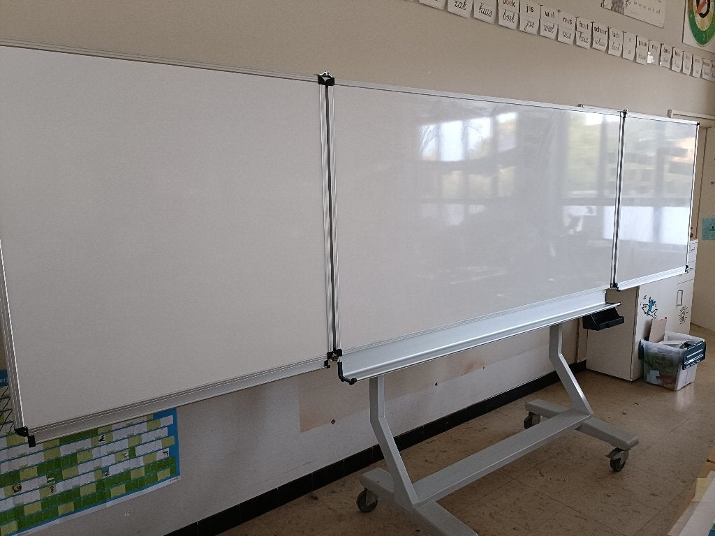 Schoolbord (vijfvlaks) verplaatsbaar + in hoogte verstelbaar, Divers, Tableaux noirs, Utilisé, Tableau blanc, Enlèvement