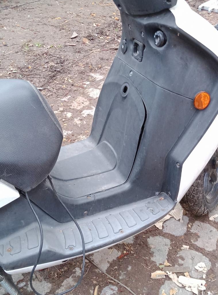 SCOOTER MET DELIVERYBOX, Ophalen