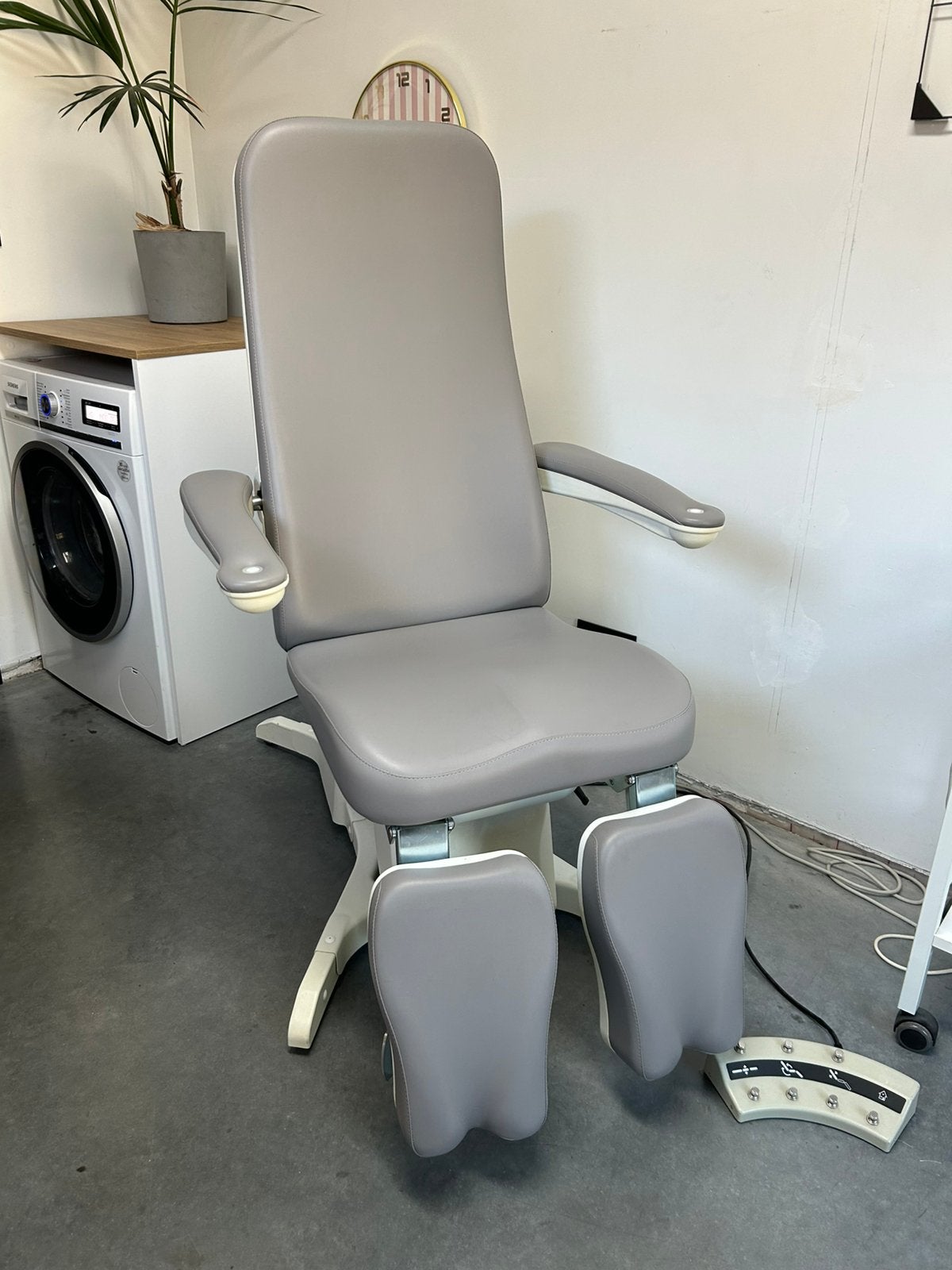 Elektrische pedicure/behandelstoel van het merk Bentlon, Ophalen
