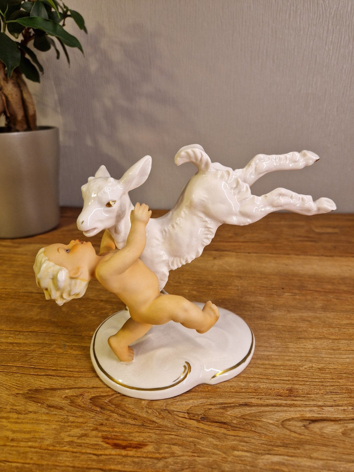 Vintage Goebel Schaubach Kunst Beeldje - Putto met Geit, Verzamelen, Ophalen of Verzenden