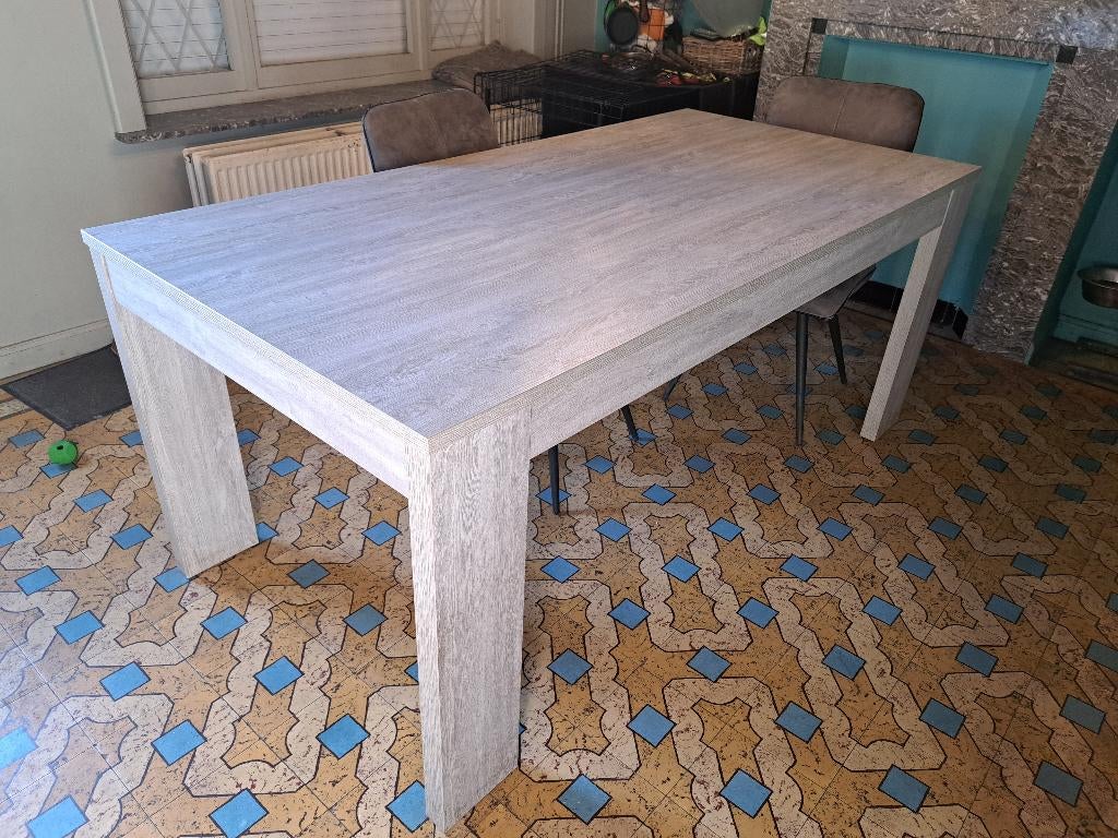 Eetplaats (tafel, dressoir, vitrinekast en tv-meubel), Ophalen, Gebruikt, Landelijk, Minder dan 4 stoelen