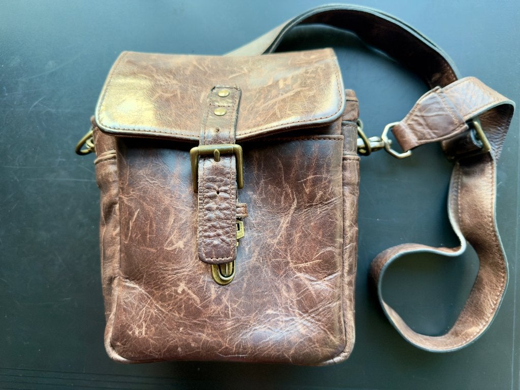 ONA Bond Street Leather Dark Truffle fototas, Enlèvement ou Envoi, Utilisé, Sac à bandoulière, Autres marques