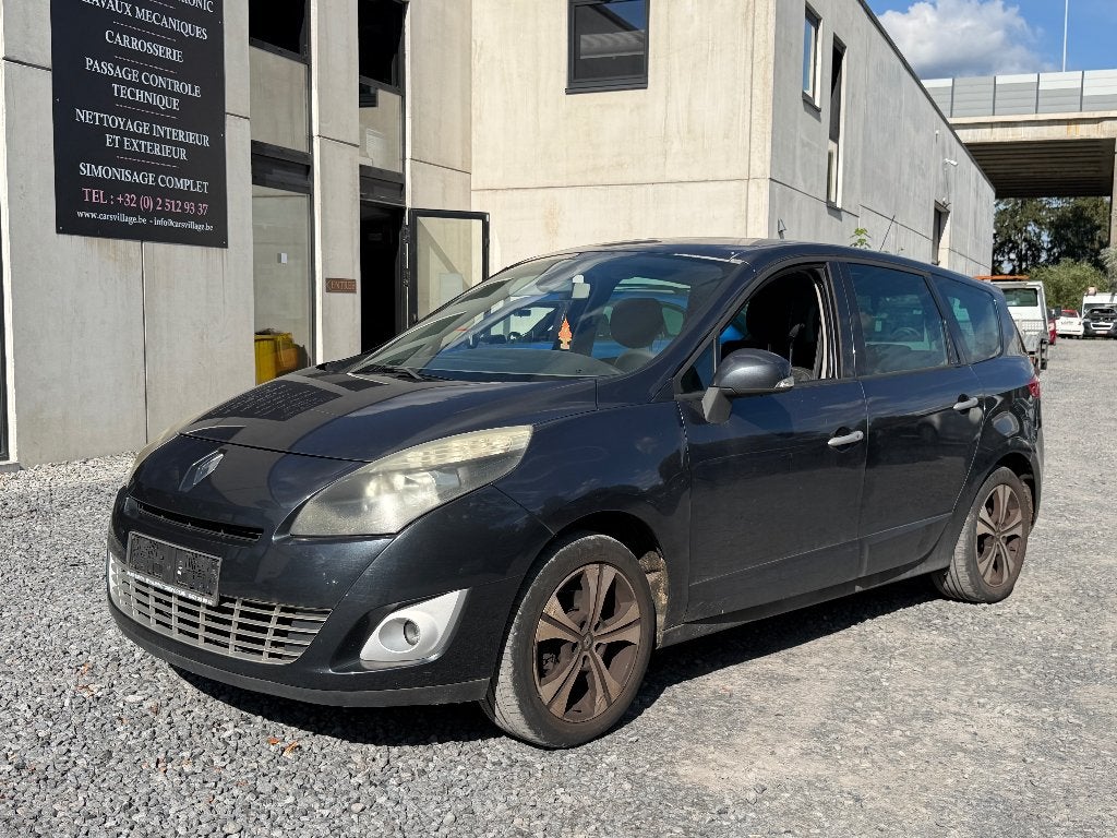 renault scenic 1.5diesel /7 places 2011, Auto's, Renault, Voorwielaandrijving, Euro 5, Stof, Zwart