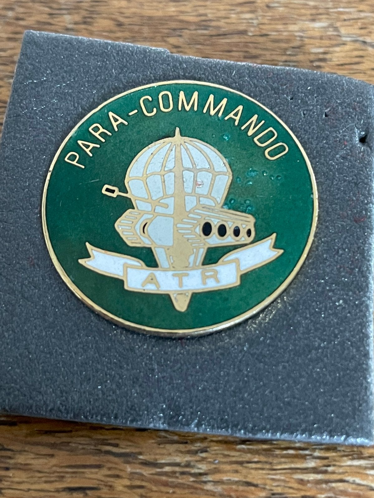 Borsthanger para commando ATK ( ATR misdruk ), Verzamelen, Ophalen of Verzenden, Landmacht, Embleem of Badge