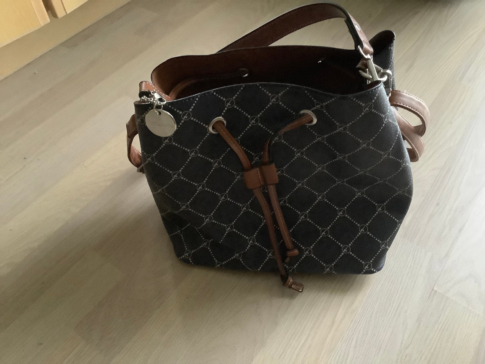Te koop tamaris handtas, Bijoux, Sacs & Beauté, Enlèvement ou Envoi, Comme neuf, Sac à main