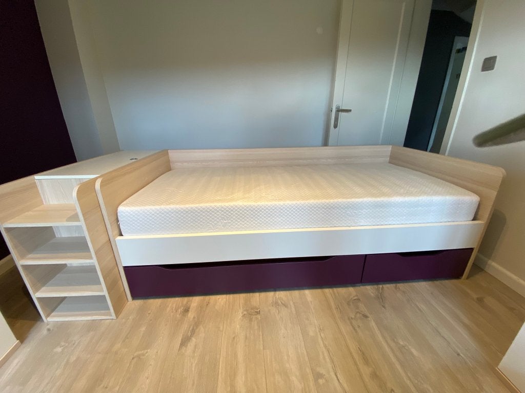 Boomhutbed (90x200cm) met lattenbodem, matras en nachtkast, Ophalen, Gebruikt, 90 cm, Eenpersoons