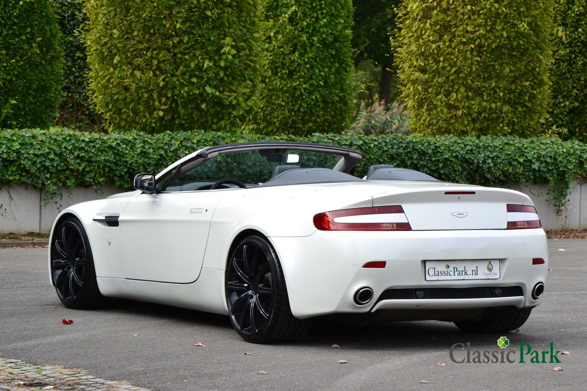 Aston Martin V8 Vantage Roadster (bj 2007), Auto's, Achterwielaandrijving, 8 cilinders, Wit, Leder