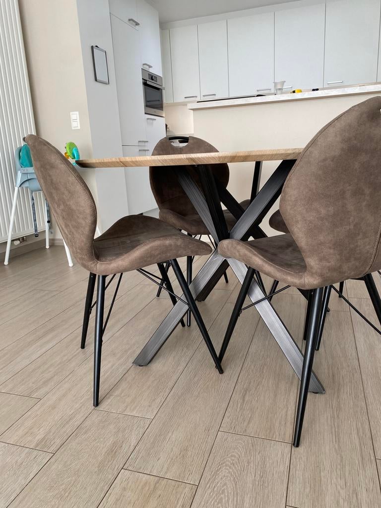 Eettafel met 4 stoelen, Ophalen