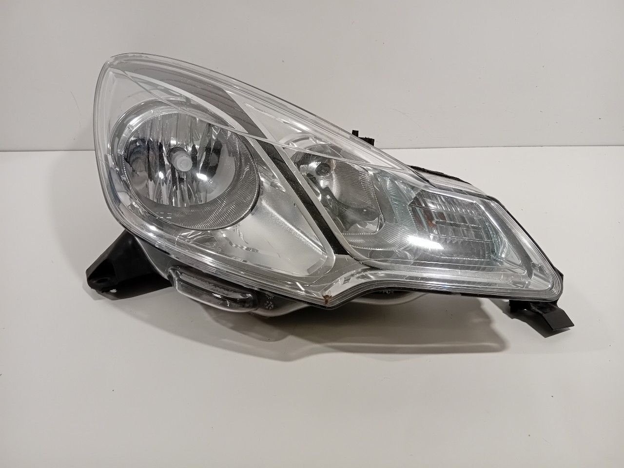 Koplamp rechts Citroën DS3, Onderdelen@venauto.nl, Van der Ven Autorecycling B.V., Gebruikt, Ettenseweg 76, 4706 PB Roosendaal, The Netherlands