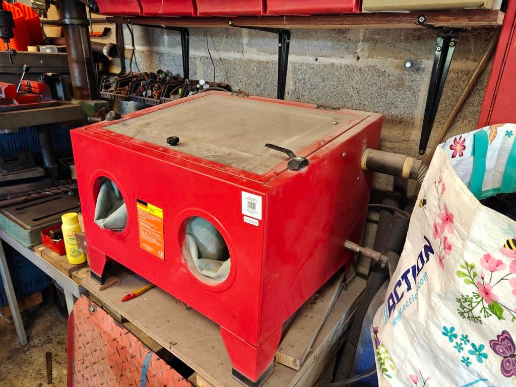 Kleine zandstraalmachine., Enlèvement