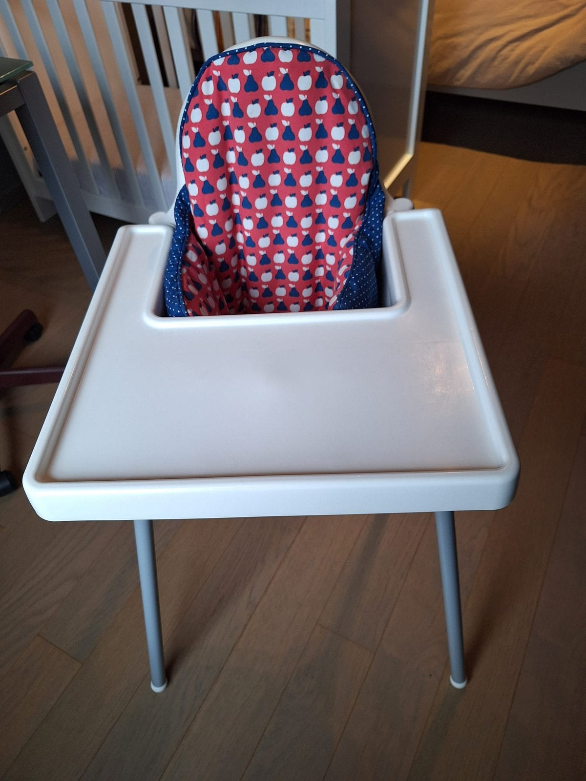 Eetstoel Ikea met kussentje - nieuwstaat, Ophalen, Zo goed als nieuw