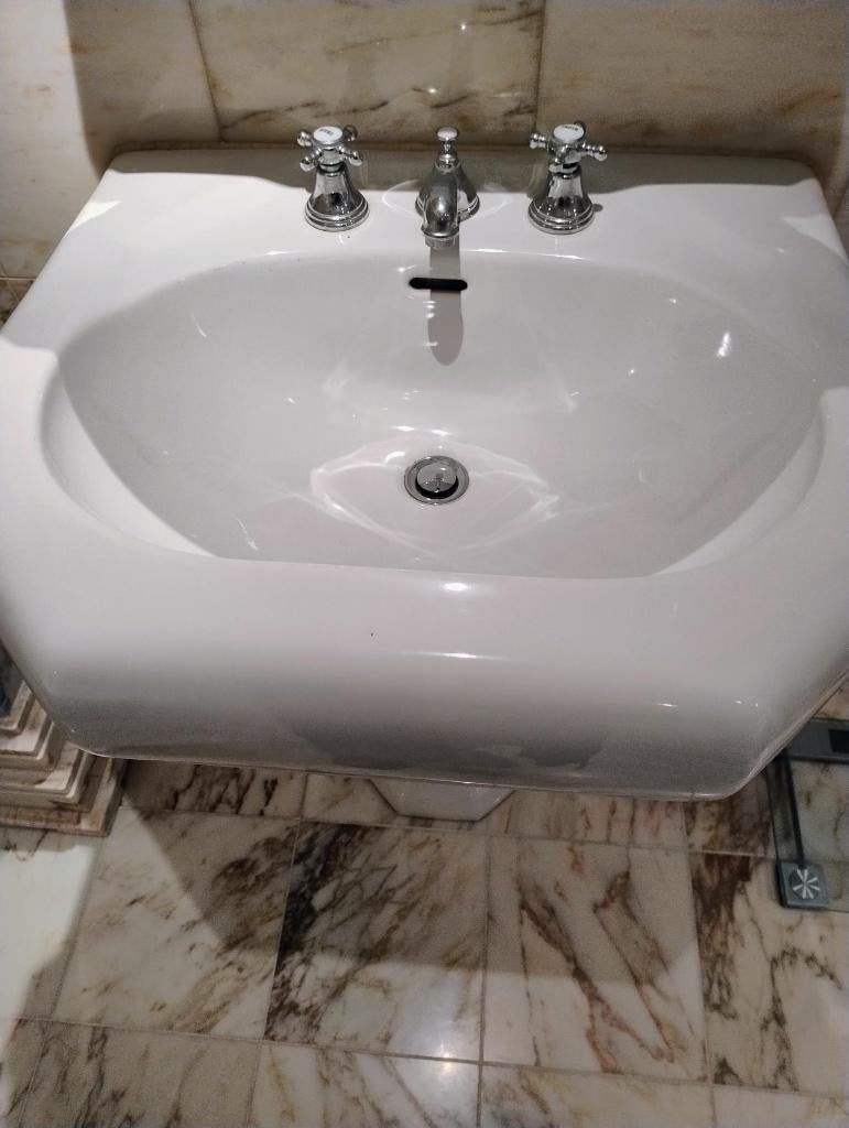 Villeroy & Boch 'Opera' twee wastafels met zuil en kranen, Bricolage & Construction, Sanitaire, Comme neuf, Lavabo, Pierre, Enlèvement