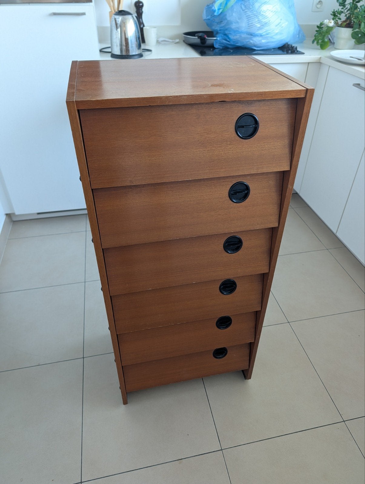 Meuble à chaussures vertical (6 compartiments) – Gratuit / À, Enlèvement