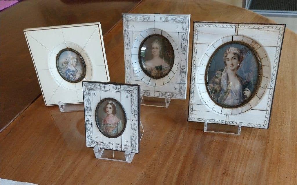 LOT de 4 TRES JOLIES MINIATURES ANCIENNES, Enlèvement ou Envoi