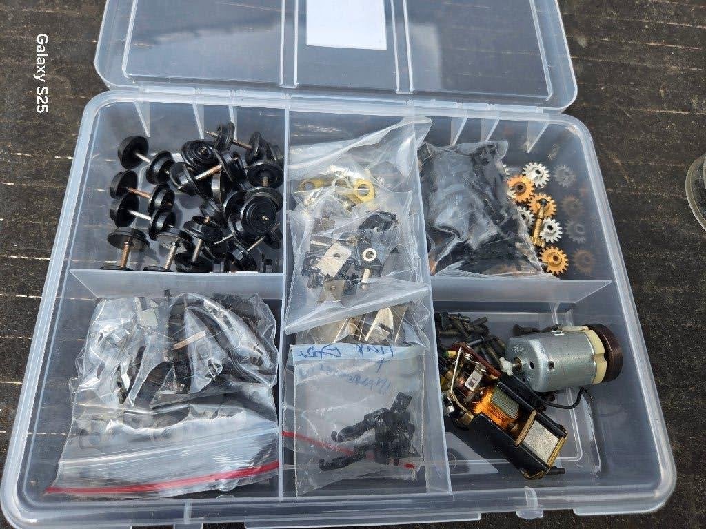 MAGNIFIQUE LOT DE PIECES DETACHER ET AUTRES ACCESSOIRES, Verzenden, Gebruikt, Gelijkstroom of Wisselstroom, Overige typen