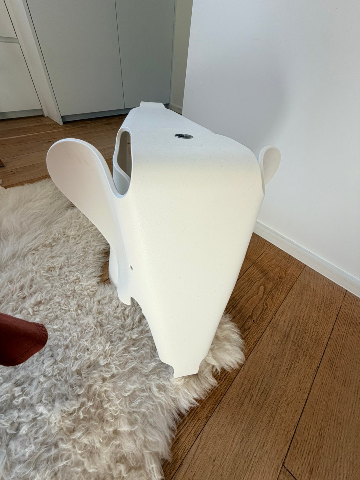 Eames elephant, Ophalen