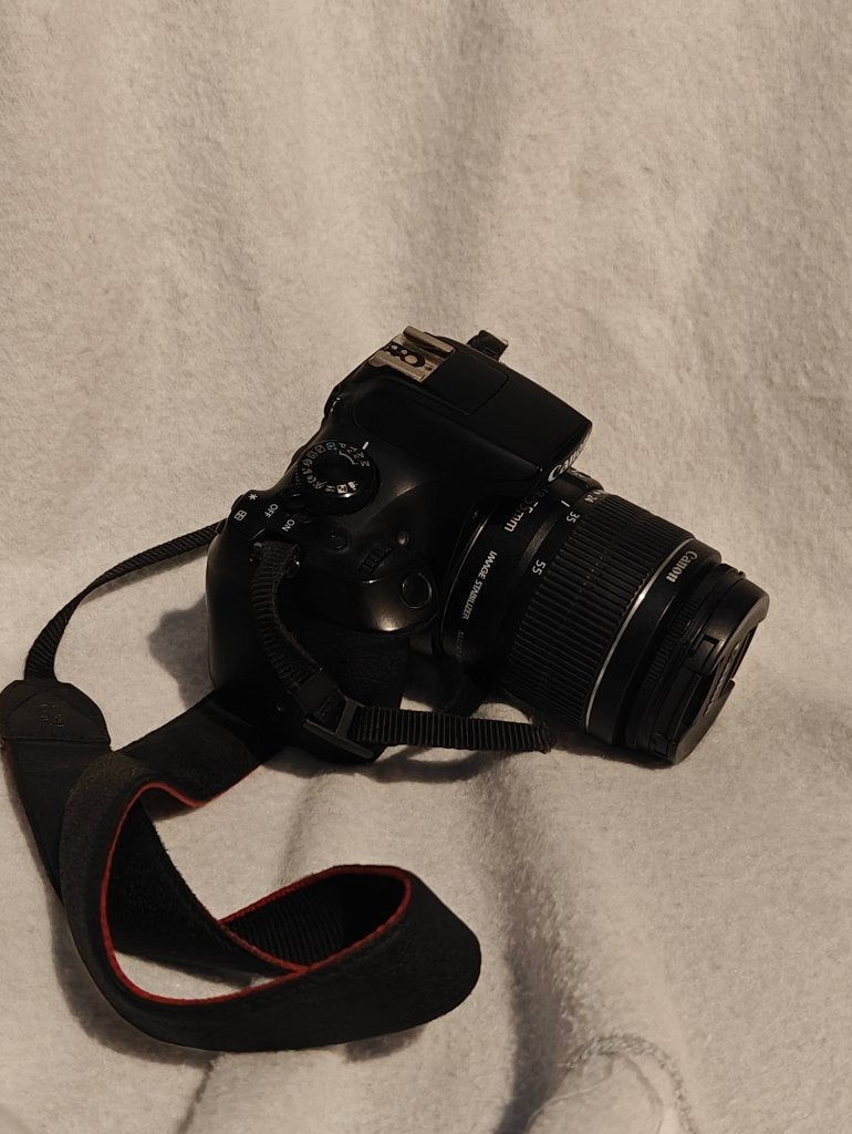 Appareil photo Canon EOS 1300D + Obj 18-55mm, Canon, Enlèvement, Utilisé, Flash intégré