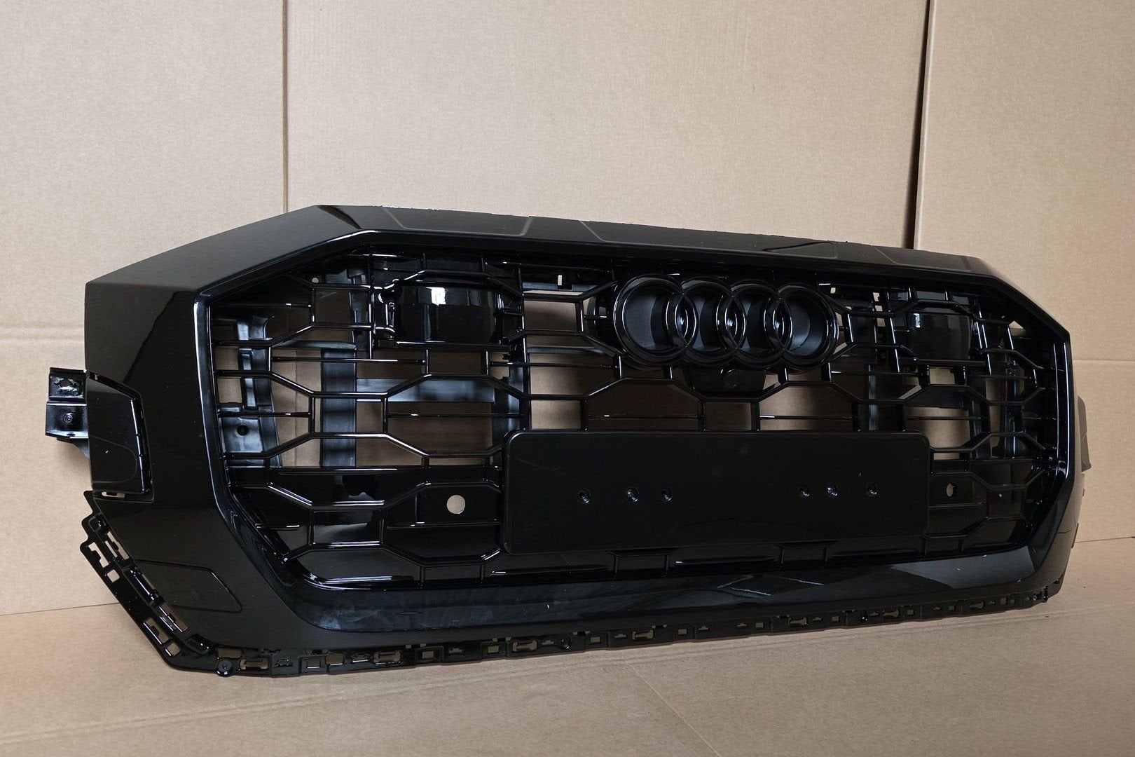 Grill Audi Q8 4M8 RSQ8 LOOK Grille SLINE SQ8 HOOGLANS ZWART, Auto-onderdelen, -, Voor, Nieuw, Bumper