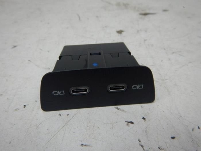 AUX/USB aansluiting Volkswagen Golf (22738151), Ophalen of Verzenden, Gebruikt