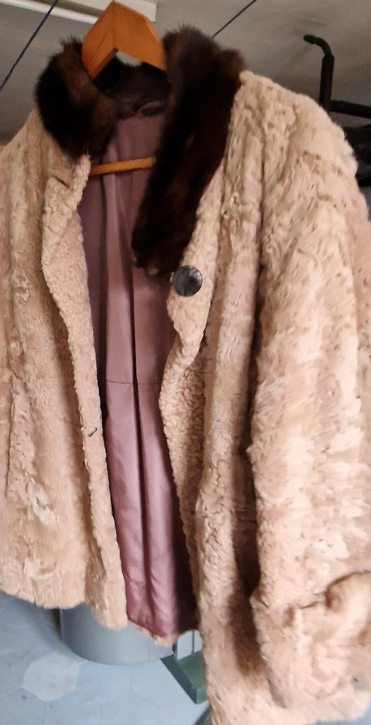 Veste vintage de ma grand-mère en Astrakan très bon état, Ophalen