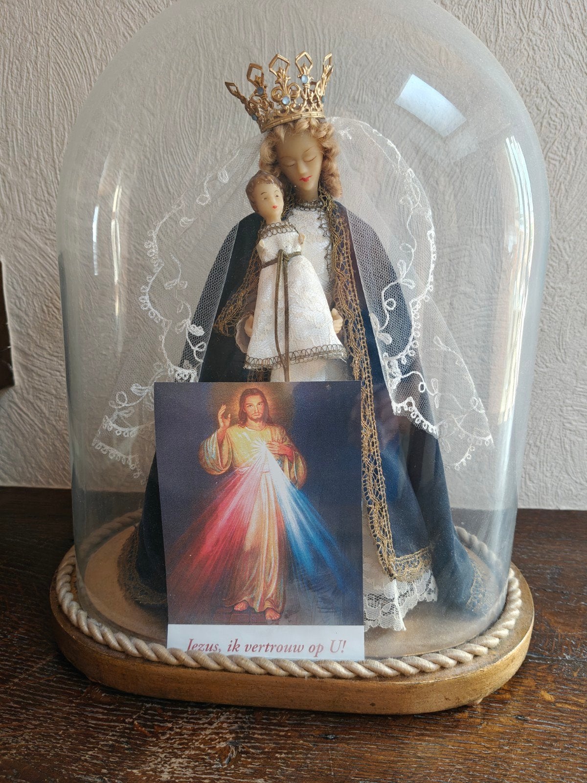 O l vrouw onder stolp, Ophalen