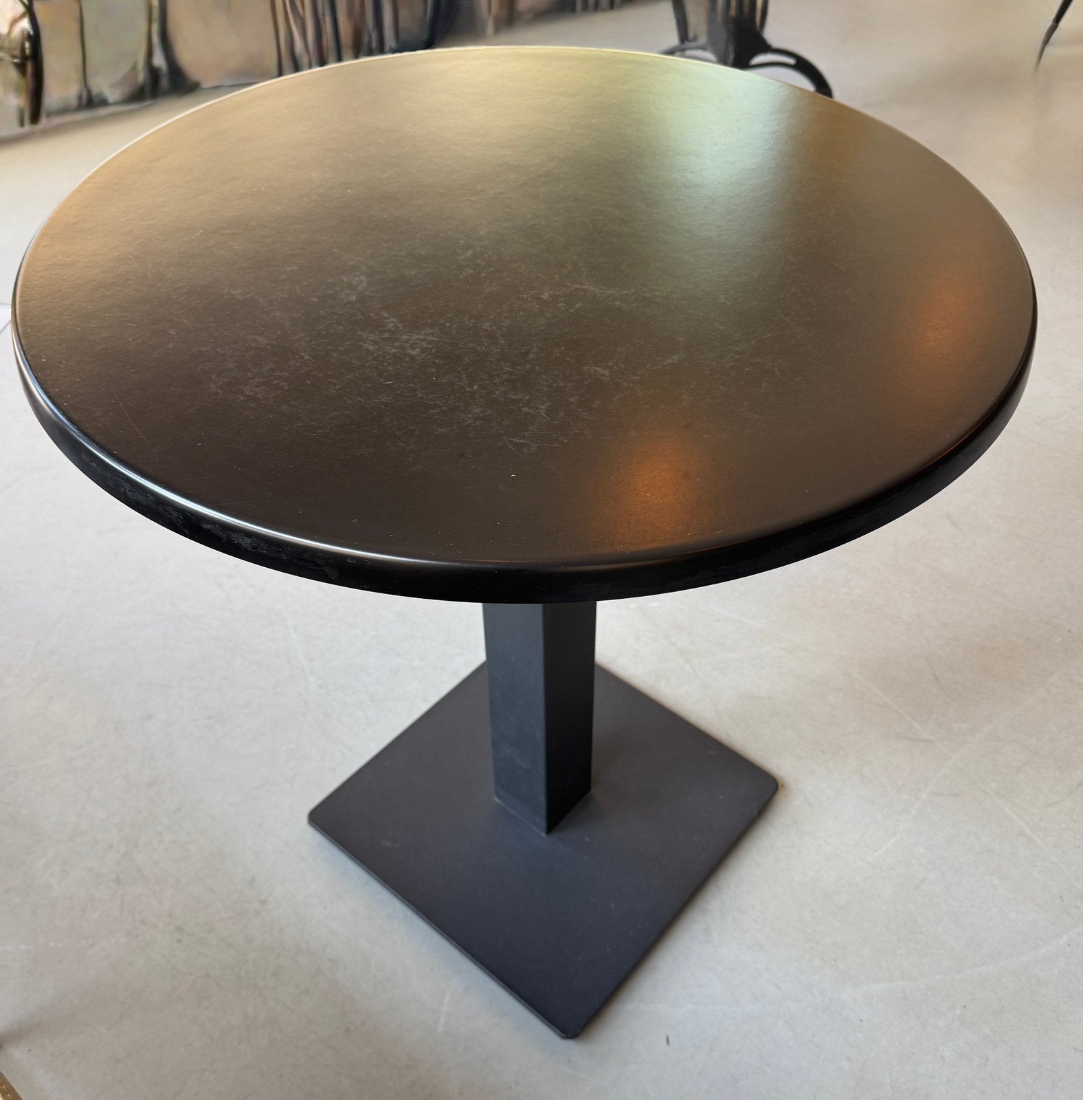 6 Stevige zwarte horecatafel / bistrotafel Ø 69 cm, Ophalen