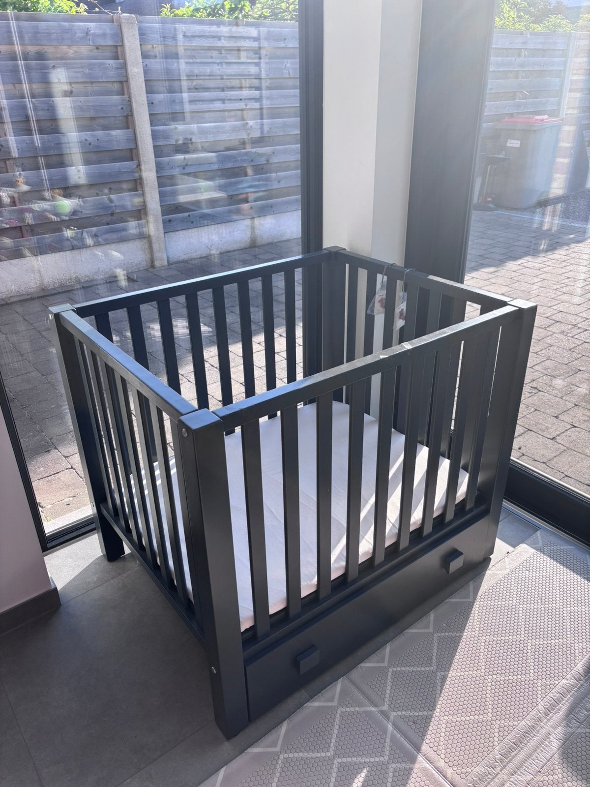 Babypark met opberglade (en matras), Ophalen, Zo goed als nieuw