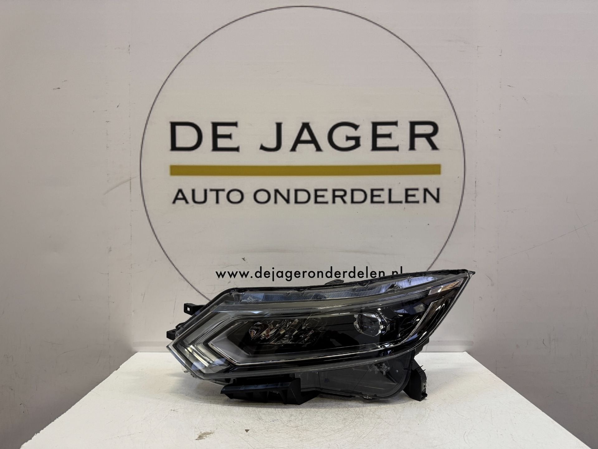 NISSAN QASHQAI J11 FACELIFT VOL LED KOPLAMP LINKS 100-19011, Takashima 1-chome 1-1
220-8686  Yokohama, NISSAN_SR@mail.nissan.co.jp