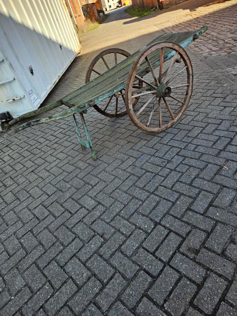 Oude antike kar, Enlèvement