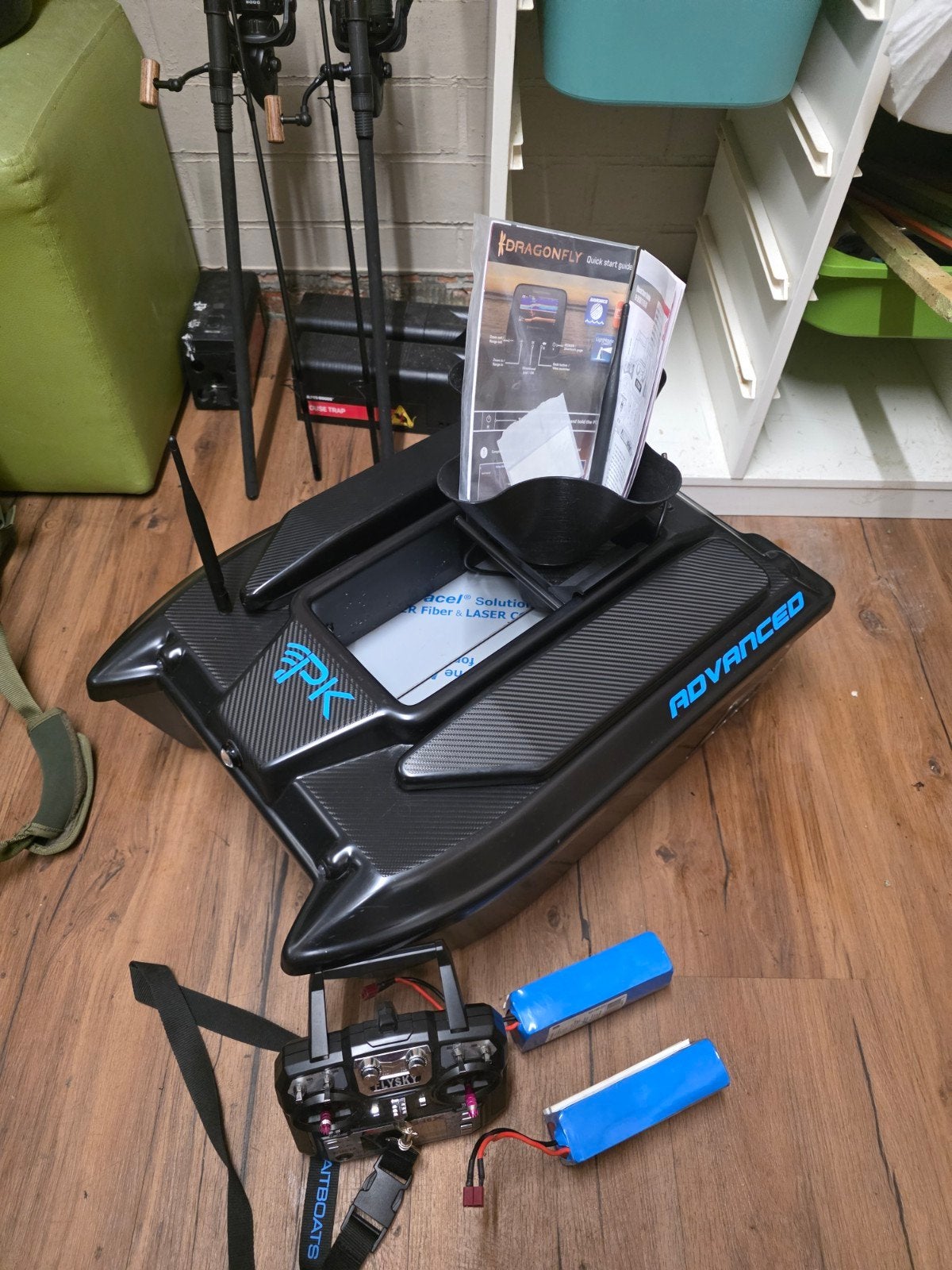 Pk voerboot met dragonfly 5 pro dieptemeter, Ophalen, Zo goed als nieuw
