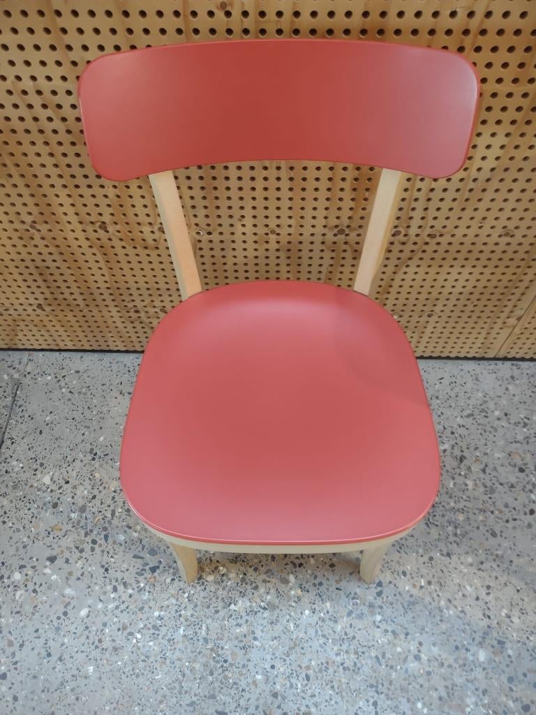 14 Vitra basel chair, gebroken verbinding, Huis en Inrichting, Stoelen, Gebruikt, Vijf, Zes of meer stoelen, Hout, Kunststof, Rood