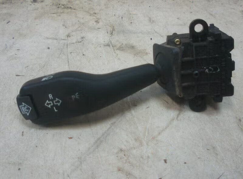 KNIPPERLICHTSCHAKELAAR BMW 5 serie (E39) (8-363-868-k), Gebruikt, Ophalen of Verzenden, Petuelring 130 80809 München, DE, BMW