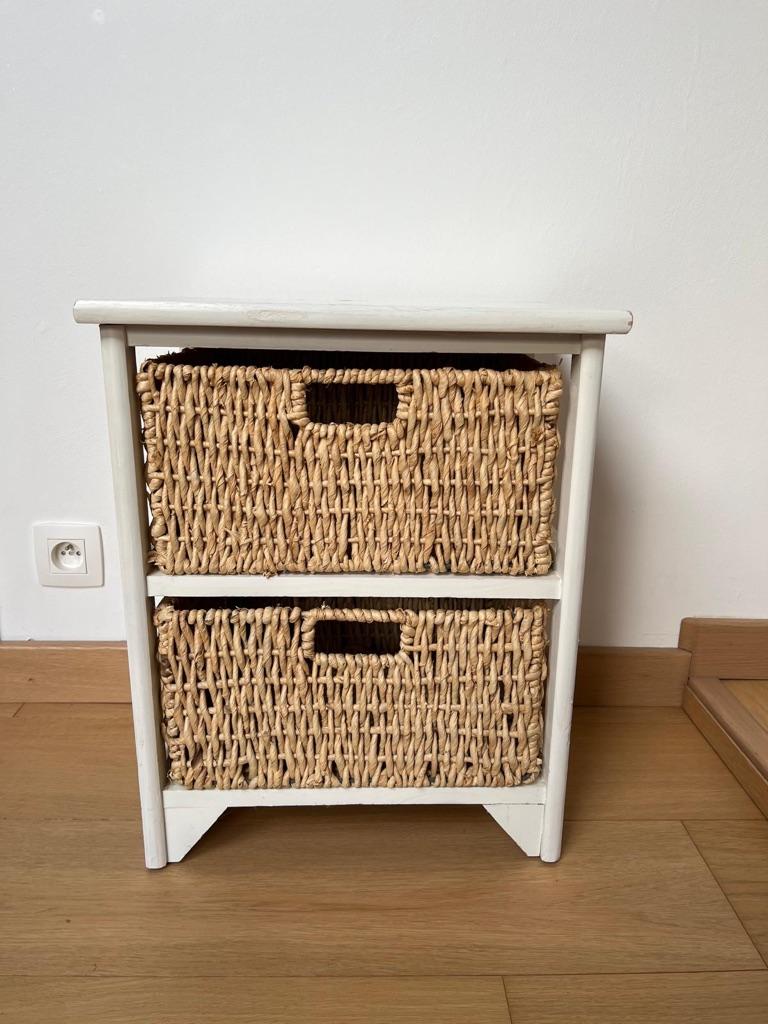 Petite armoire à deux tiroirs en bois et osier, Maison & Meubles, Armoires | Commodes, Enlèvement