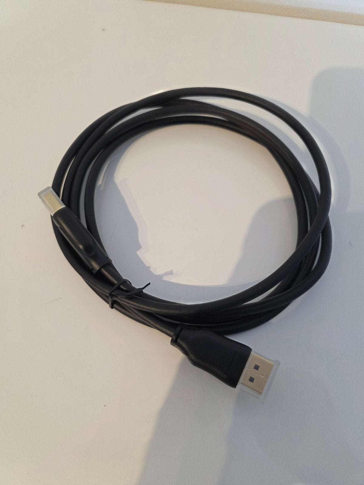 Câble HDMI Amazon Basics 2 m – Neuf, Enlèvement ou Envoi, Neuf, 2 à 5 mètres, Câble HDMI