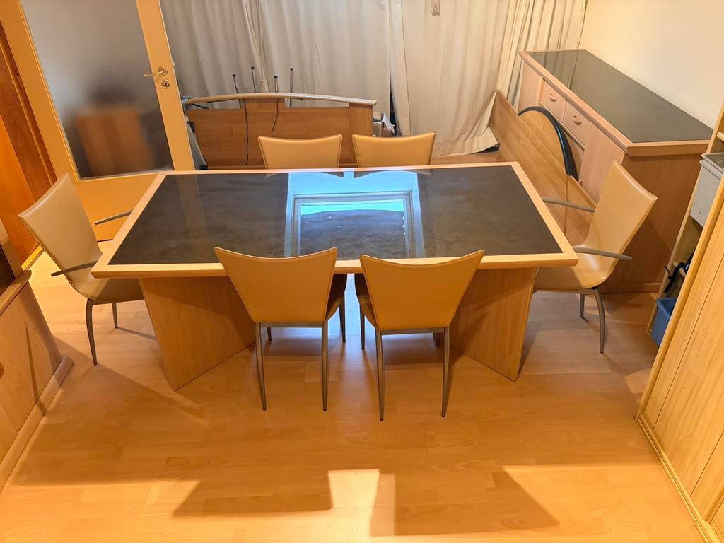 Glazen tafel met 6 stoelen / Dressoir kast / Vitrine kast, Ophalen, Zo goed als nieuw