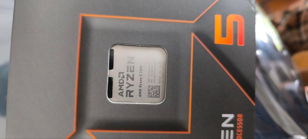 AMD Ryzen 5 7600 + Stock koeler, Computers en Software, Processors, Ophalen of Verzenden