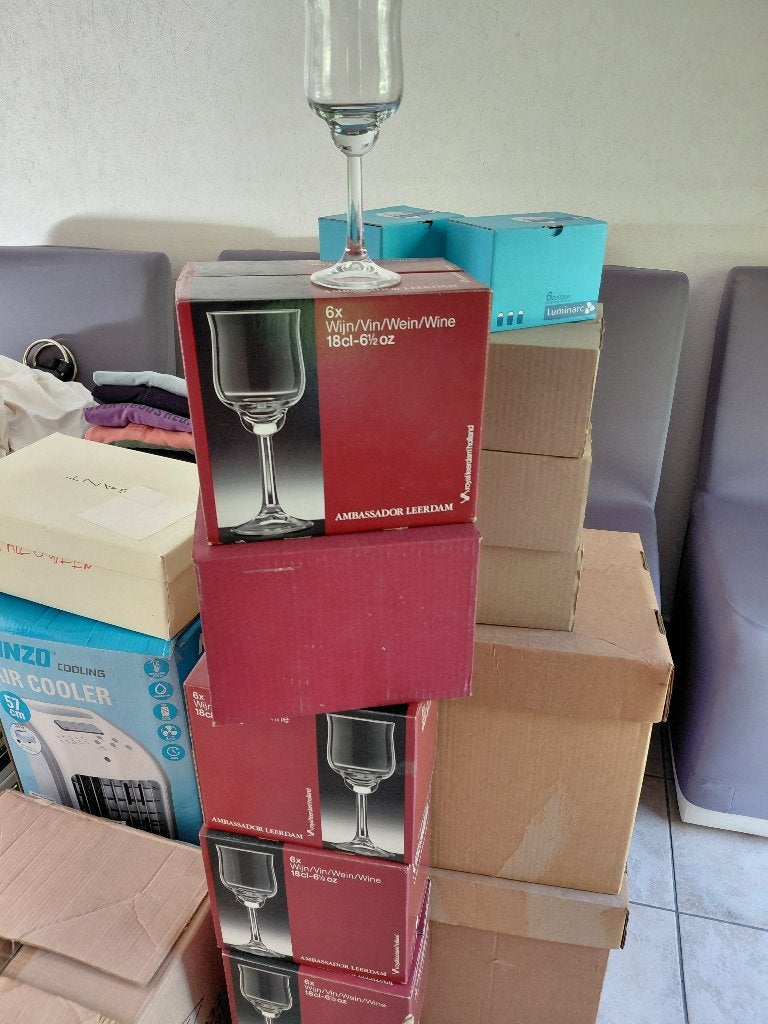 Prive rommelmarktje : glazen, meubelen, deco, elektro, ..., Huis en Inrichting, Ophalen, Zo goed als nieuw