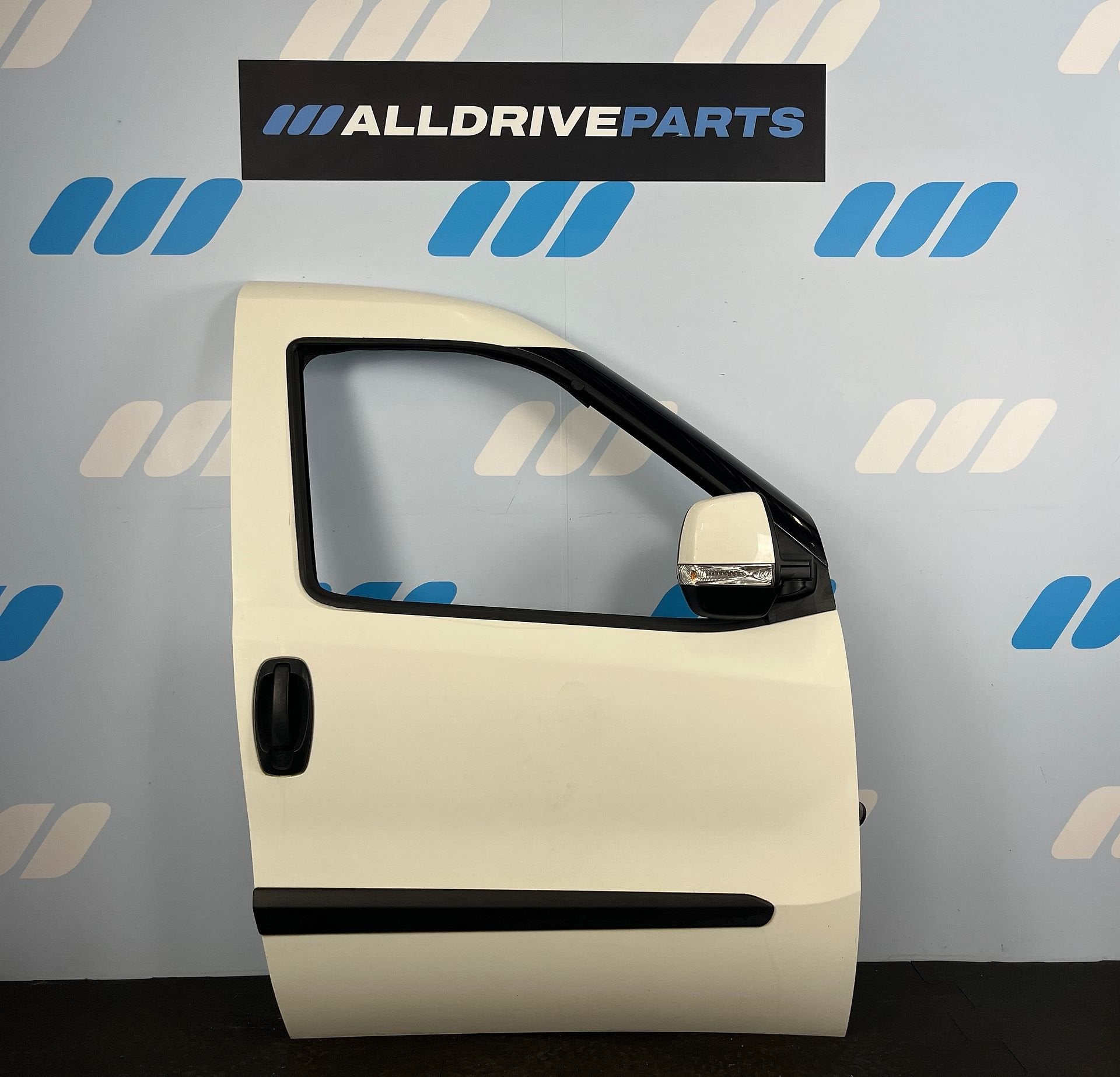 Porte avant droite Fiat Doblo blanc 52122944, -, Droite, Utilisé, Porte
