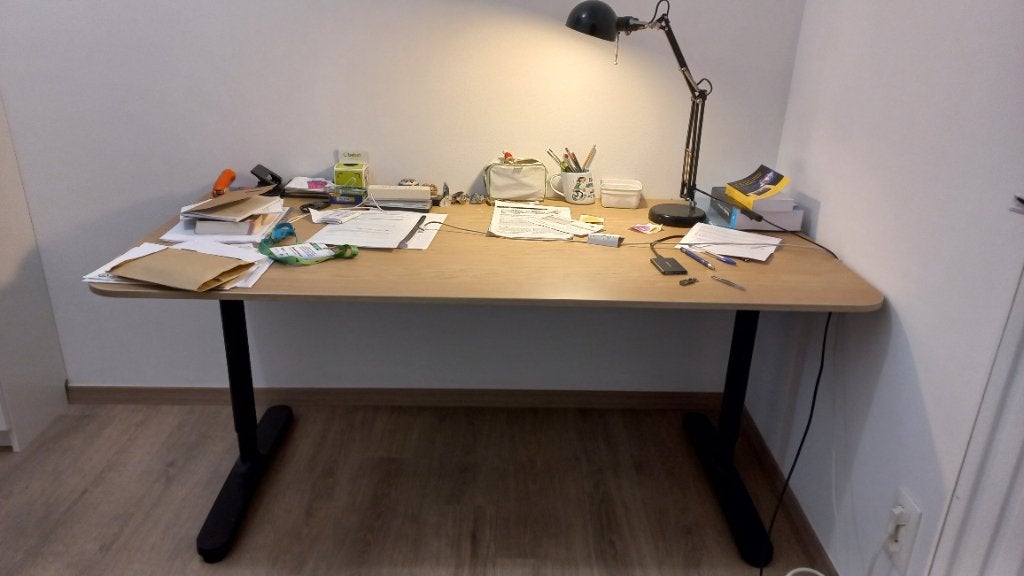Bureau IKEA BEKANT, 160 cm, Bureau d'ordinateur, Métal, Comme neuf