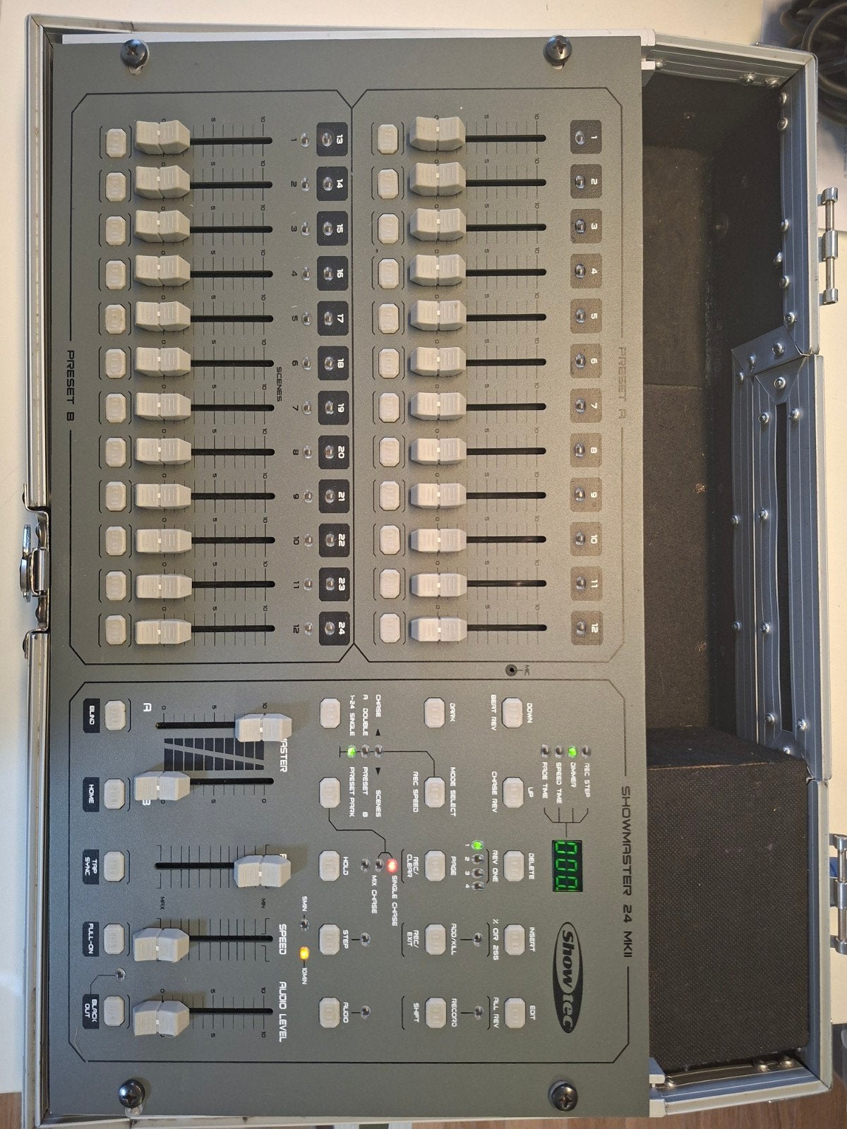 Showtec Showmaster 24 MKII, Ophalen, Gebruikt, Licht, Geluidgestuurd