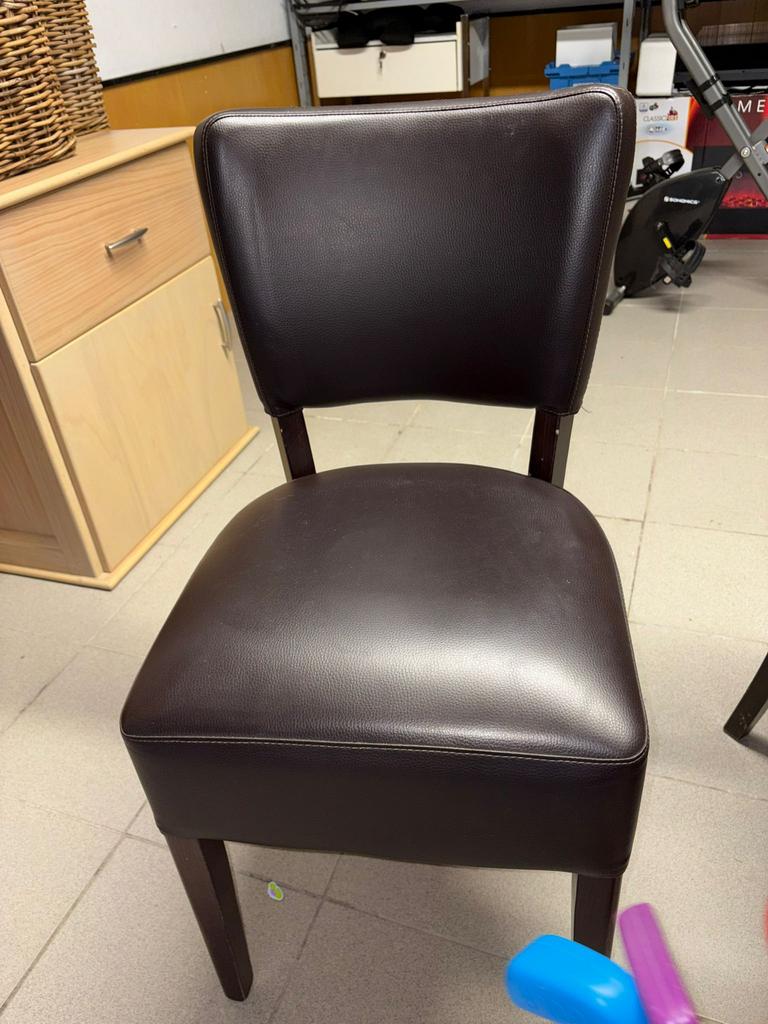 Grote partij stoelen, Ophalen, Zo goed als nieuw